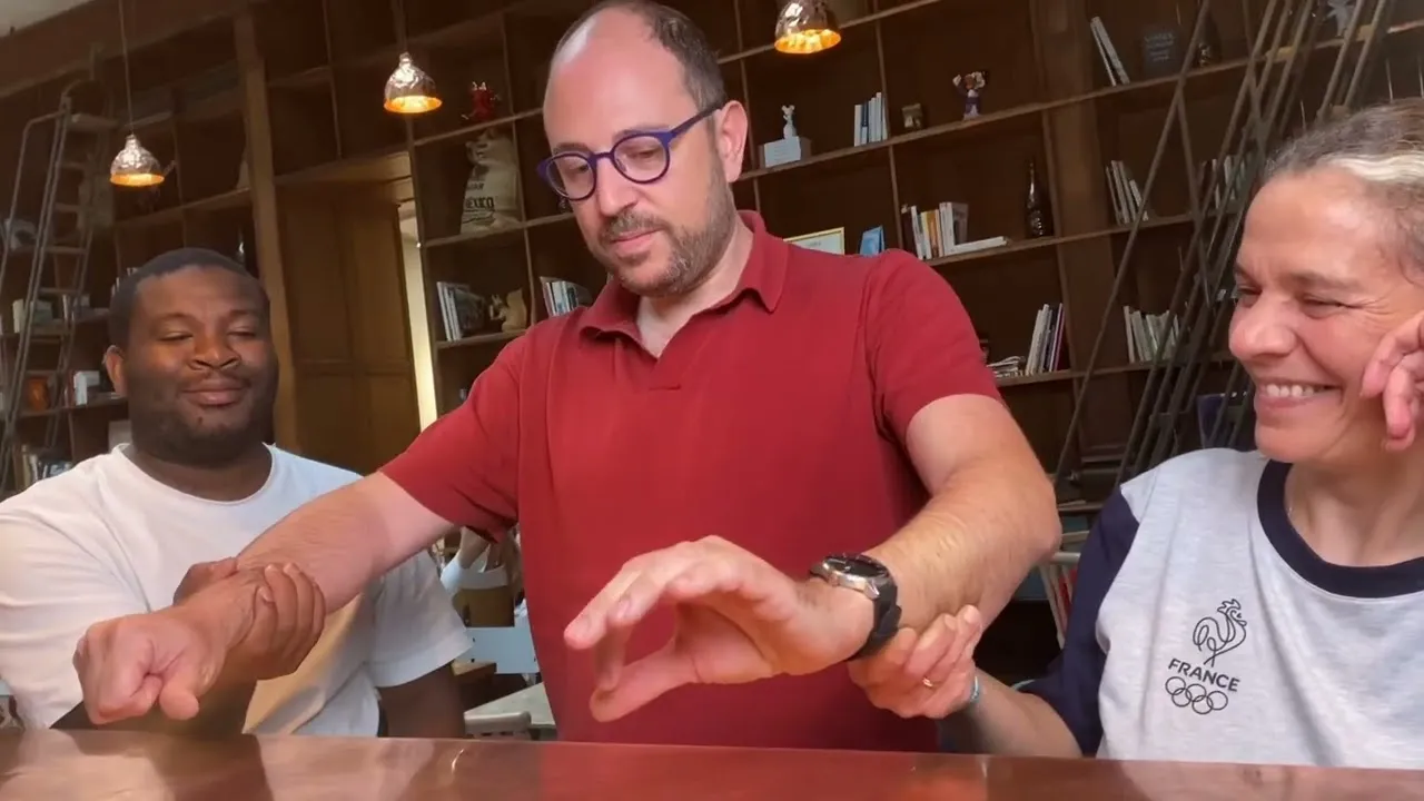Extrait vidéo d'une prestation de Nicolas Levi